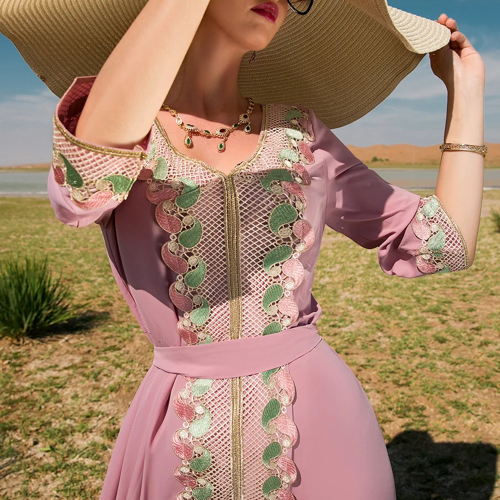 Women's Spring and Summer Muslim Elegant Pink Embroidered Spangled Robe Turkish Abaya Arab Islamic Women Moroccan Kaftan Dress