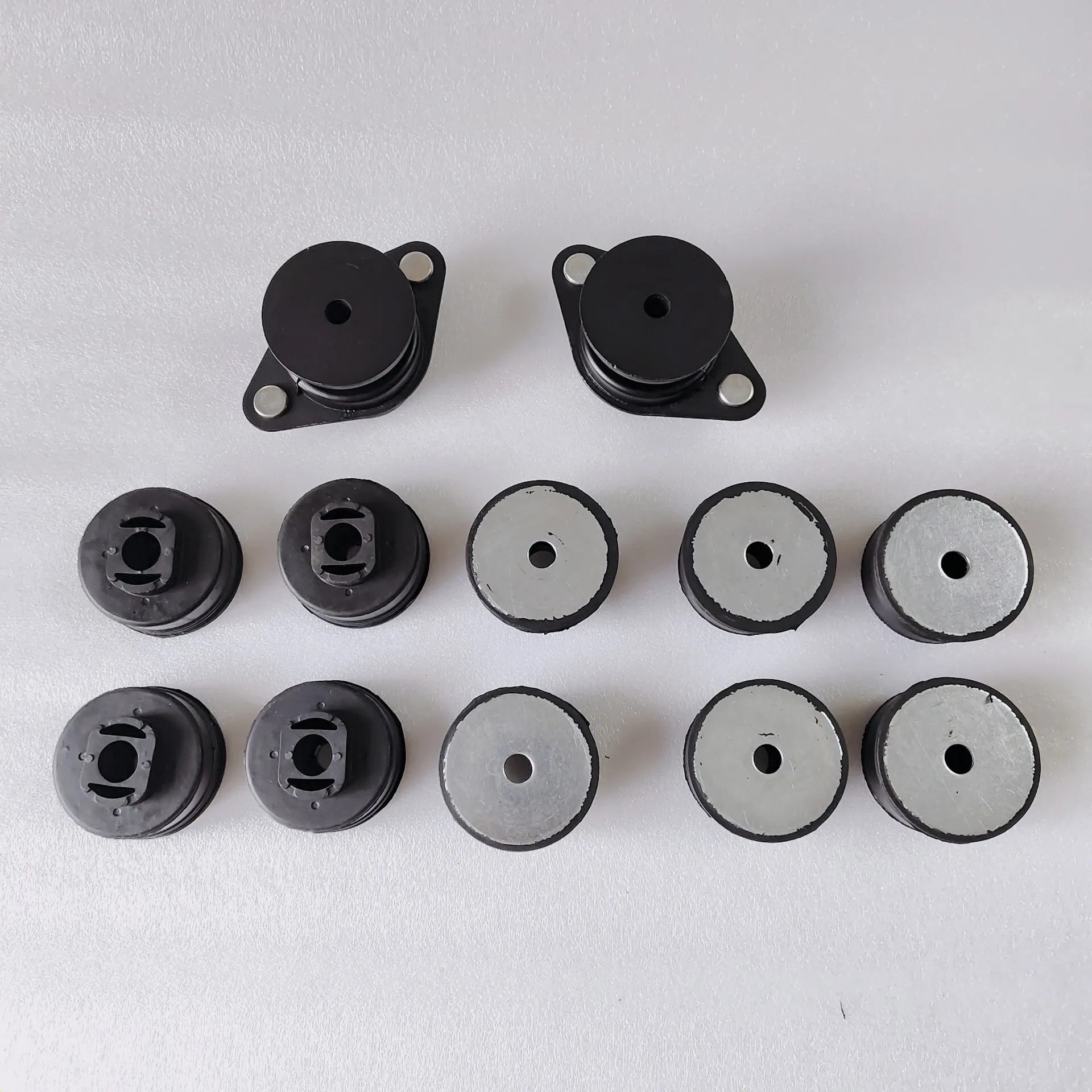 Фото Резиновый буфер рамы всего автомобиля Cushiion Sub-Assy для Mitsubishi Pajero 1992-1997 MB 675984   4D56 4G64 4M40 V24 V43 V44 №4
