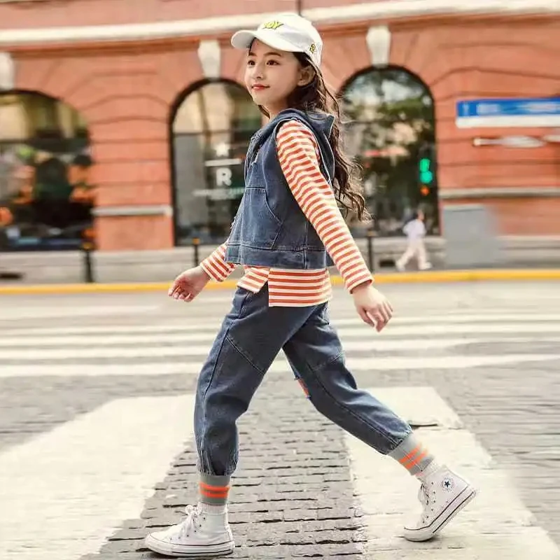 

Комплект одежды для девочек-подростков из 3 предметов, модель 2022 года, корейский стиль, весна-осень, детский модный джинсовый костюм, спортив...