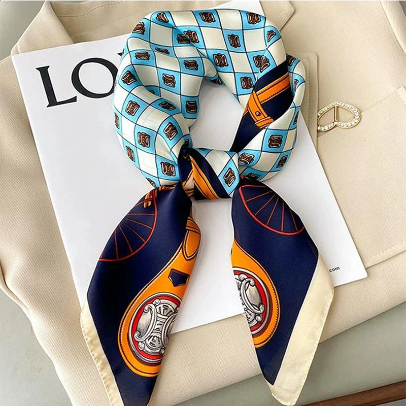 Квадратный шелковый шарф