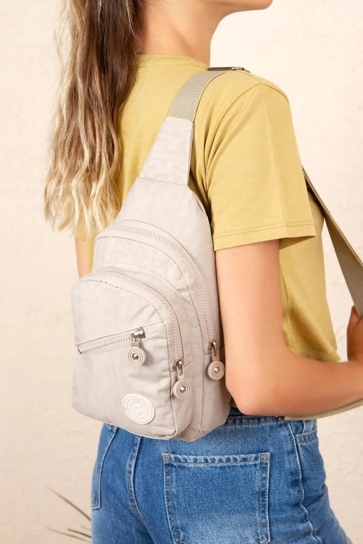 

Водонепроницаемая Женская нагрудная сумка из гофрированной ткани, однорычажная мини-сумка через плечо