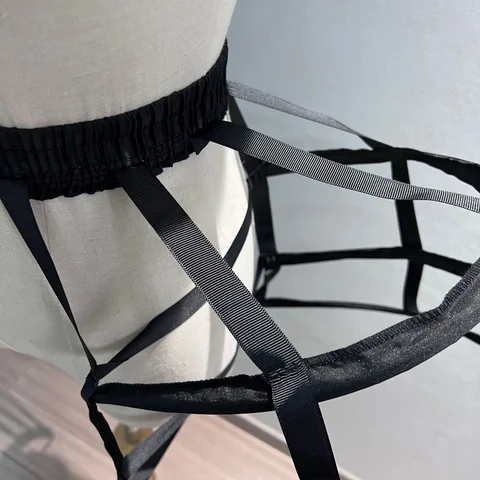 Классический черный кринолин в стиле рококо с поясом и вырезом спереди, полая клетка, корзина с 3 обручами, нижние юбки, бальное платье, короткая нижняя юбка