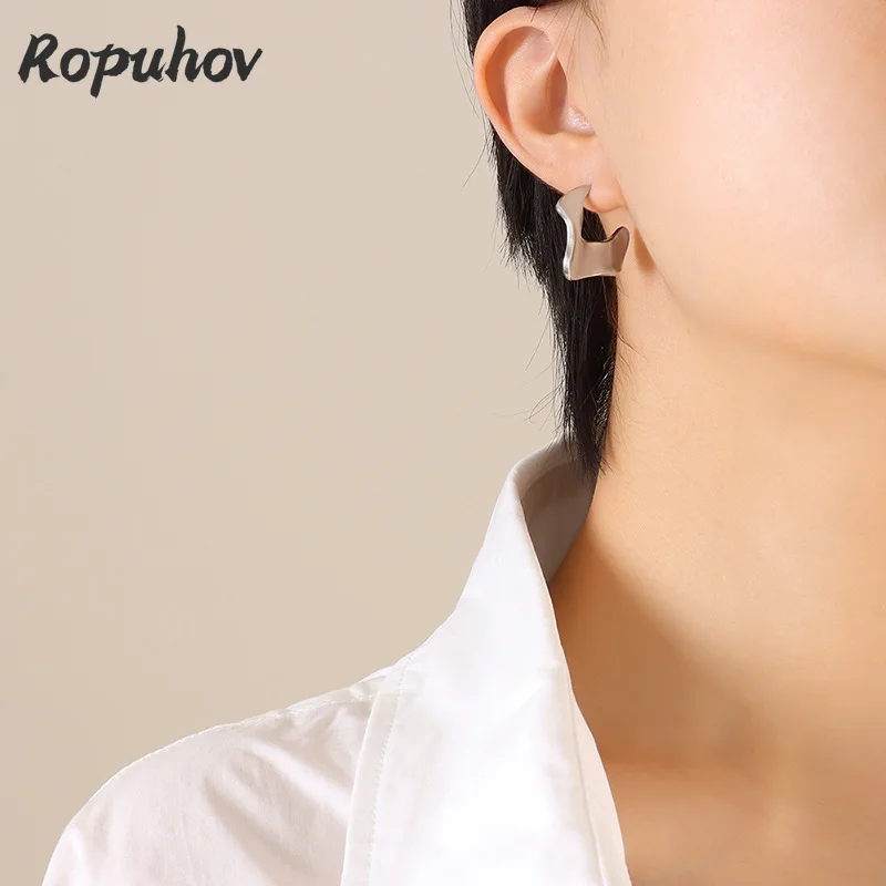 

Ropuhov 2022 Woman New Exaggerated Hip-hop Geometry Europe Irregular Distortion High Cold Ear Buckle Titanium Steel Jewelry
