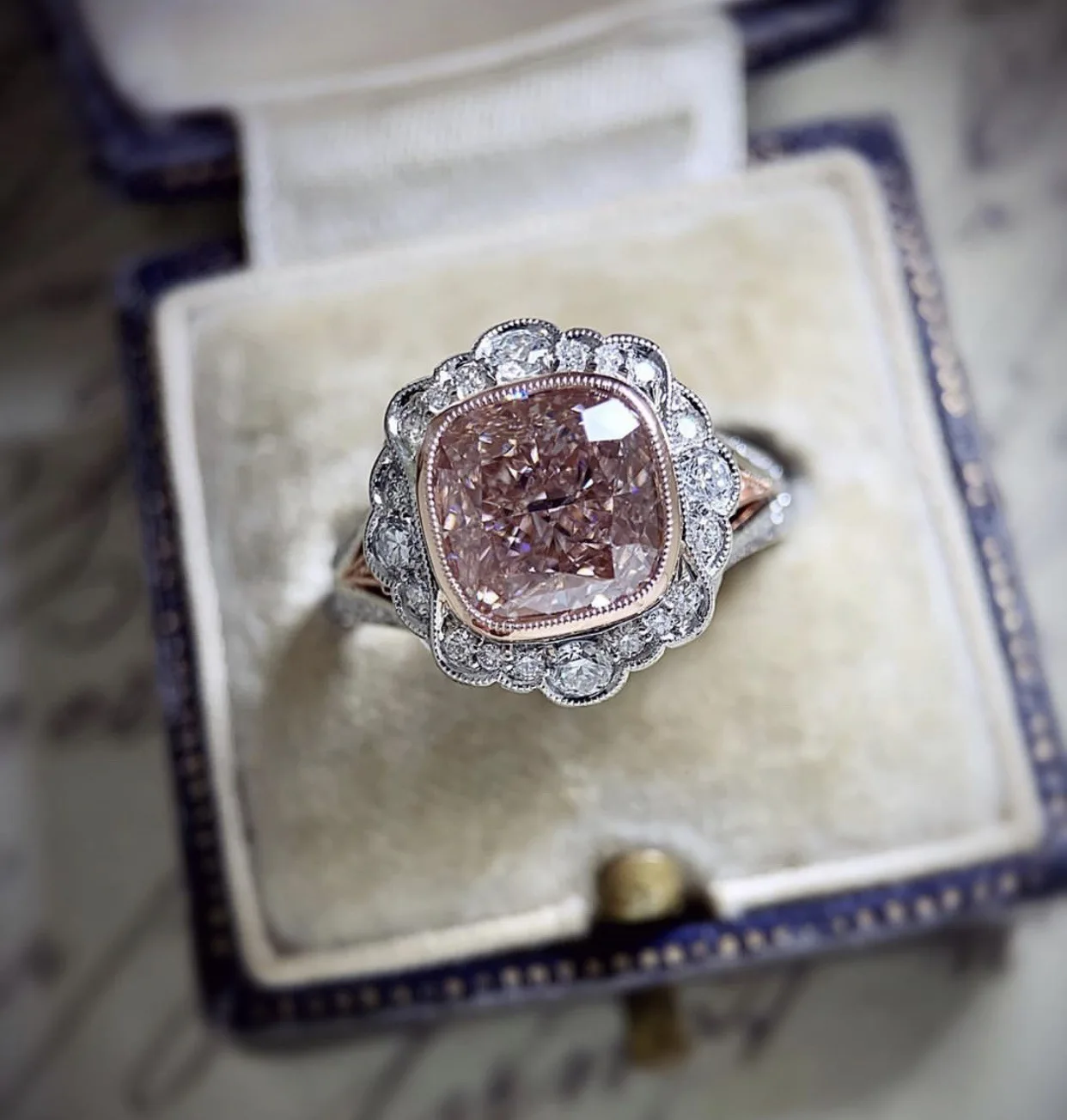 

New two-color powder moissanite ring European and American hand jewelry marriage proposal to attend the banquet goddess ring