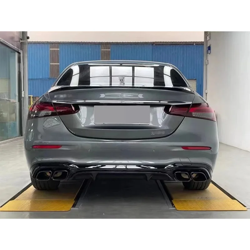Фото Автомобильный бампер для E-класса W213 2021-2023 года, обновленный комплект кузова E63S, боковая юбка, задний диффузор с наконечниками, решетка №4
