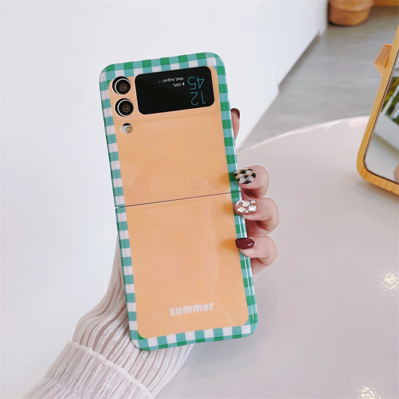 Folding Case for Samsung Galaxy Z Flip 4 5G Hard PC Smartphone Case with Flower Pendant Shockproof Phone Case Protection Cover