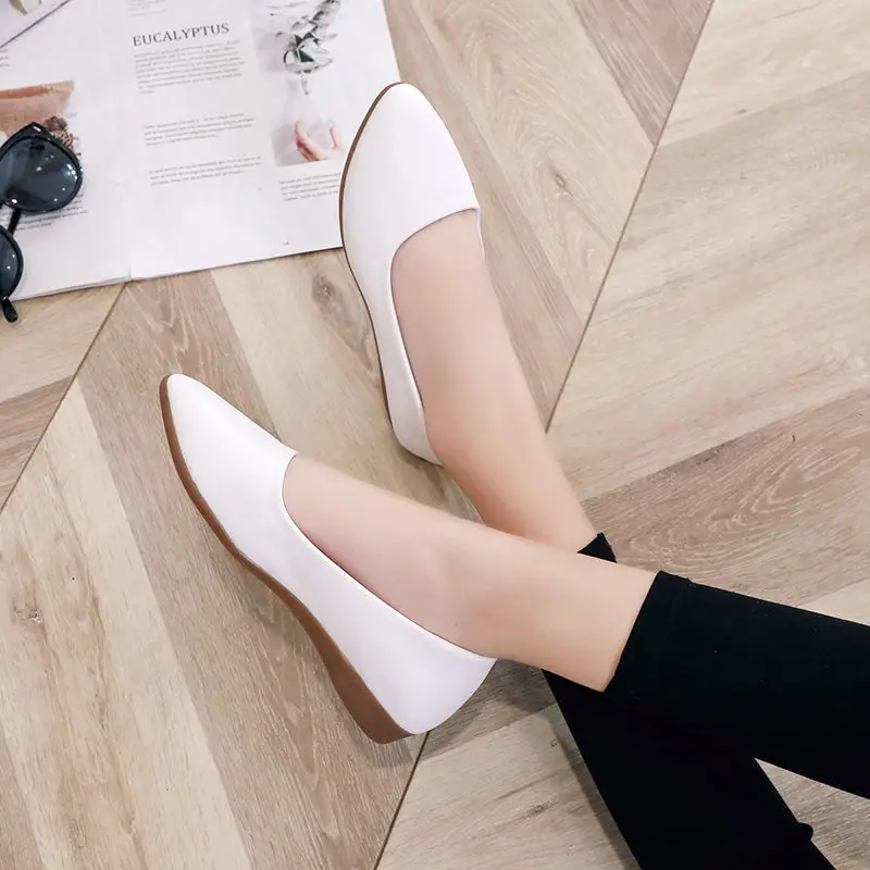 Spring Women's Shoes Comfortable leather shoes Flat Shoes Fashion Soft Bottom Work Shoes Female Casual Slip on Footwear Loafers