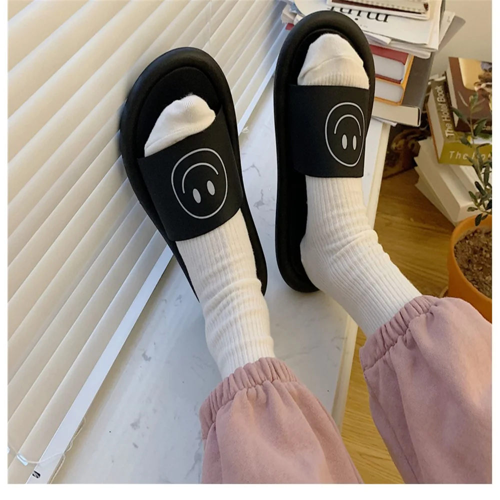 2023  Women's Summer Home Indoor Bath Non-Slip Non-Stinky Cute Cartoon Couple Outer Wear Thick Bottom Beach Sandals