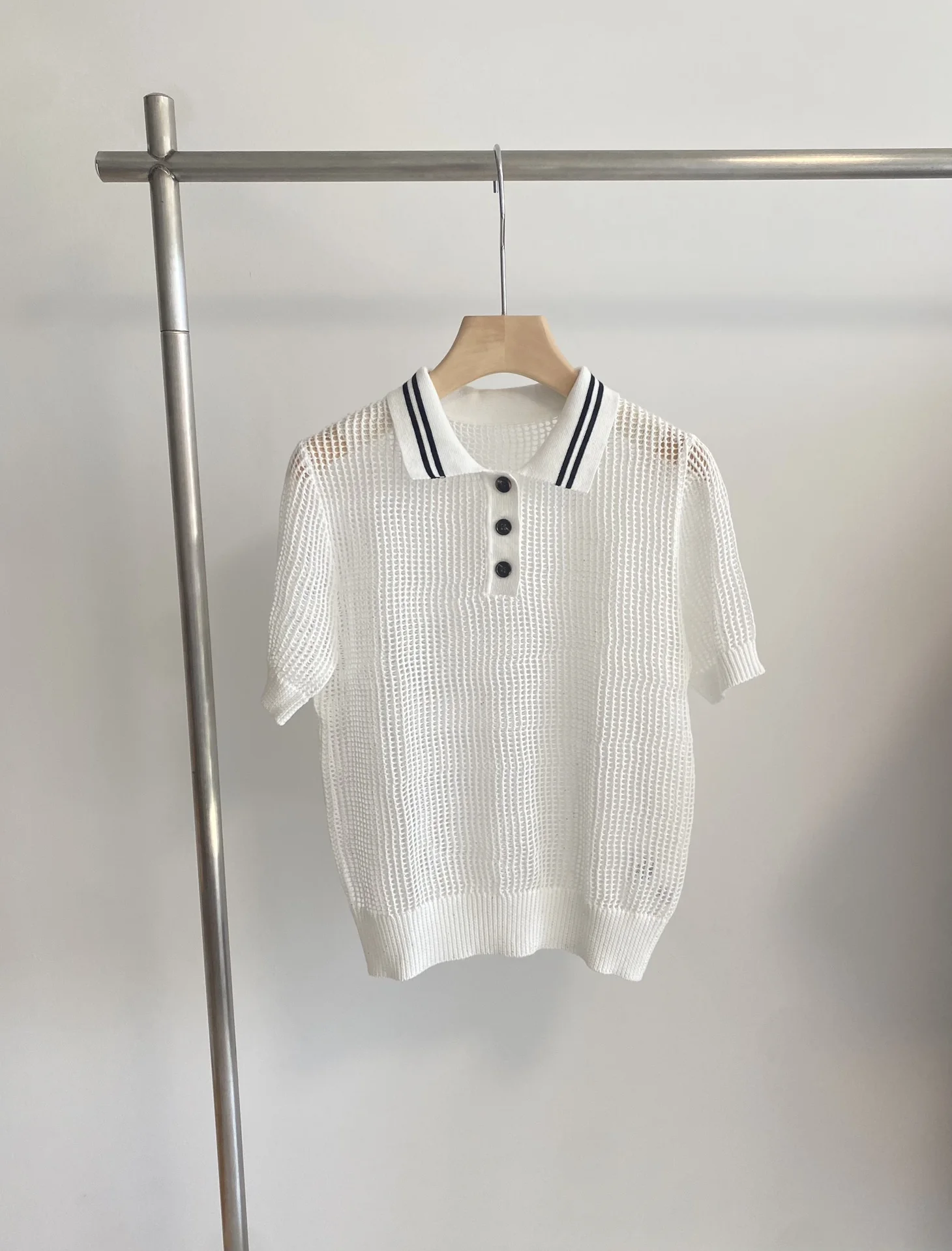 Рисунок 2 - Женский льняной Топ с воротником-Поло