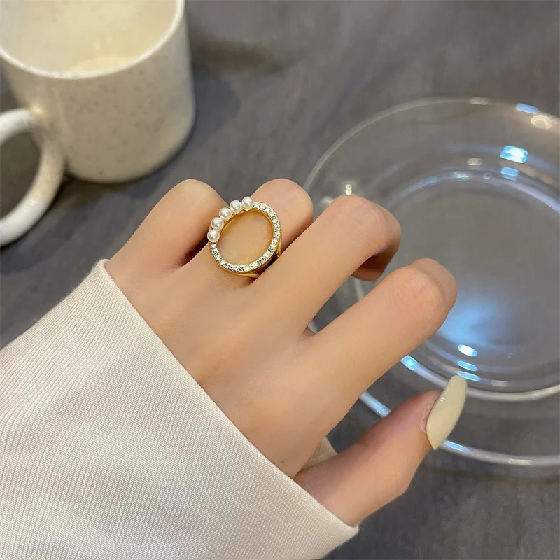 

Rhinestone Design Luxury Fashion Ring Women Temperament High Pearls Bling Rings Luxury Jewelry