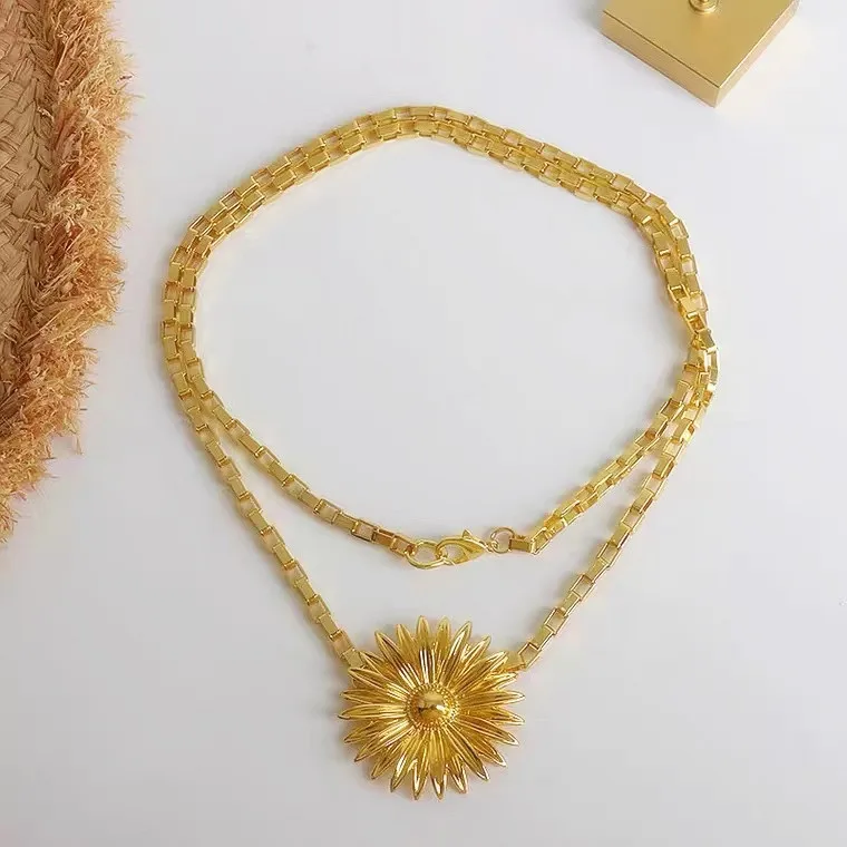

Fashion Golden Big Sunflower Waist Chain Belts For Women Lady Dress Decorated Accessories 2022 New Floral Design