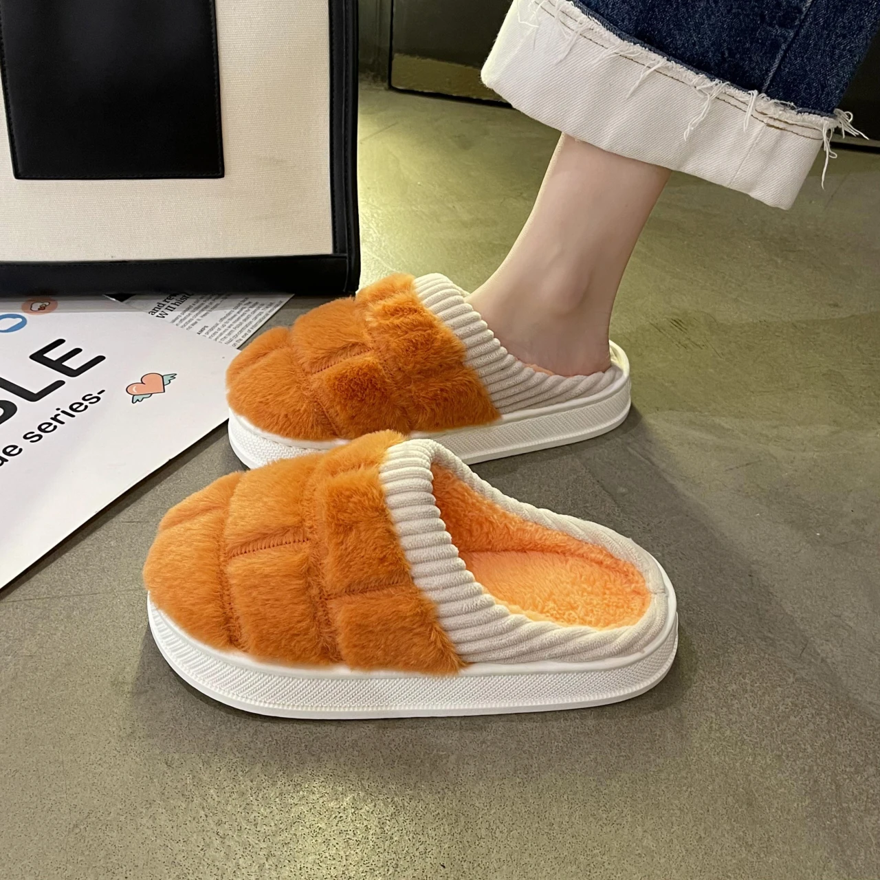 

Winter Woman Slipper Luxury Slides Shoes Low Flock Cover Toe Designer Flat Massage Rubber Rome Short Plush Basic with Slippers C