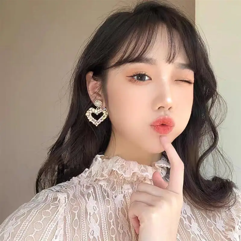 

1 Pair Heart Shape Alloy Rhinestone Inlaid Ear Pendants Earrings for Women Bride