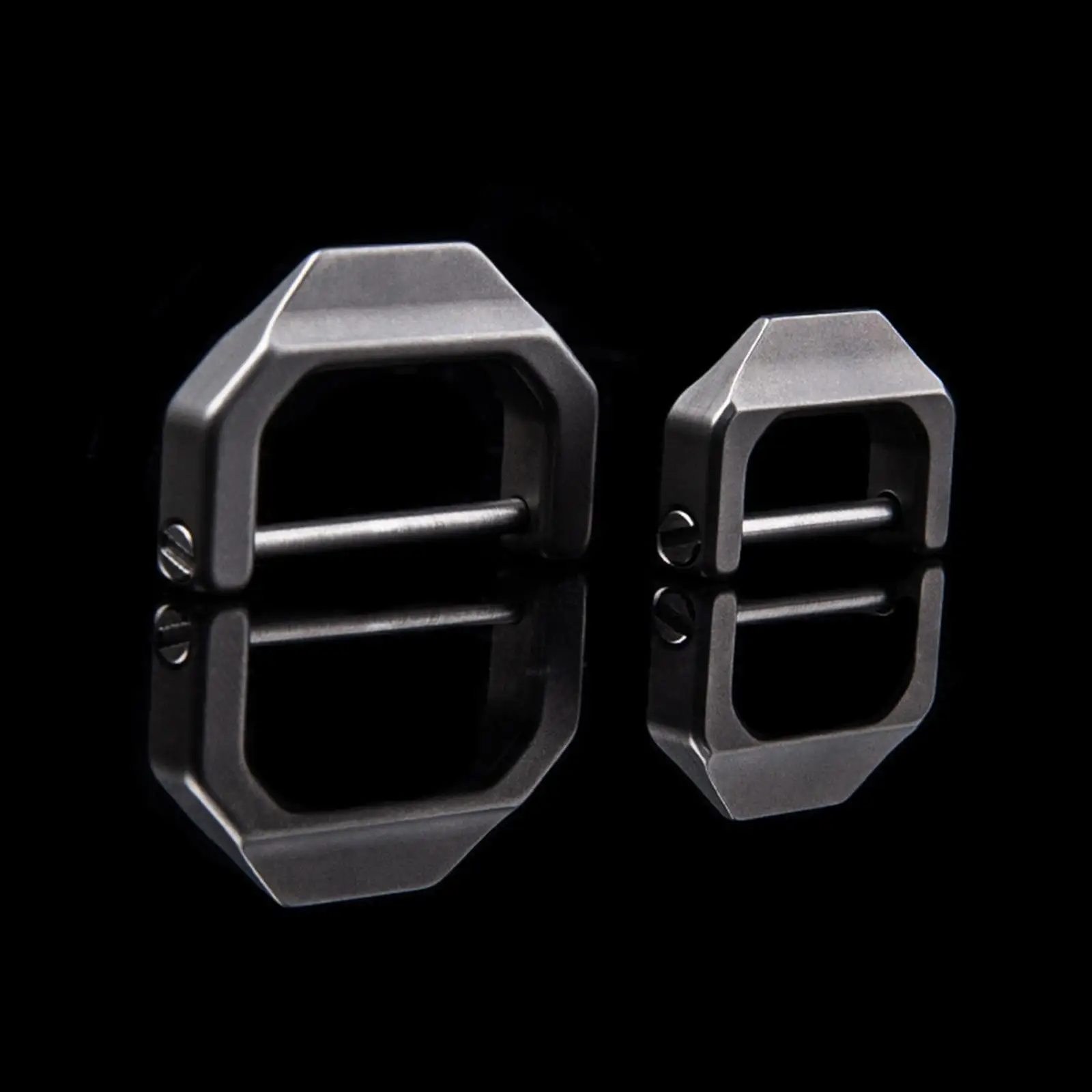 

Small Key Ring Keychain Buckles Car Key Shackle D Rings for Outdoor Backpack