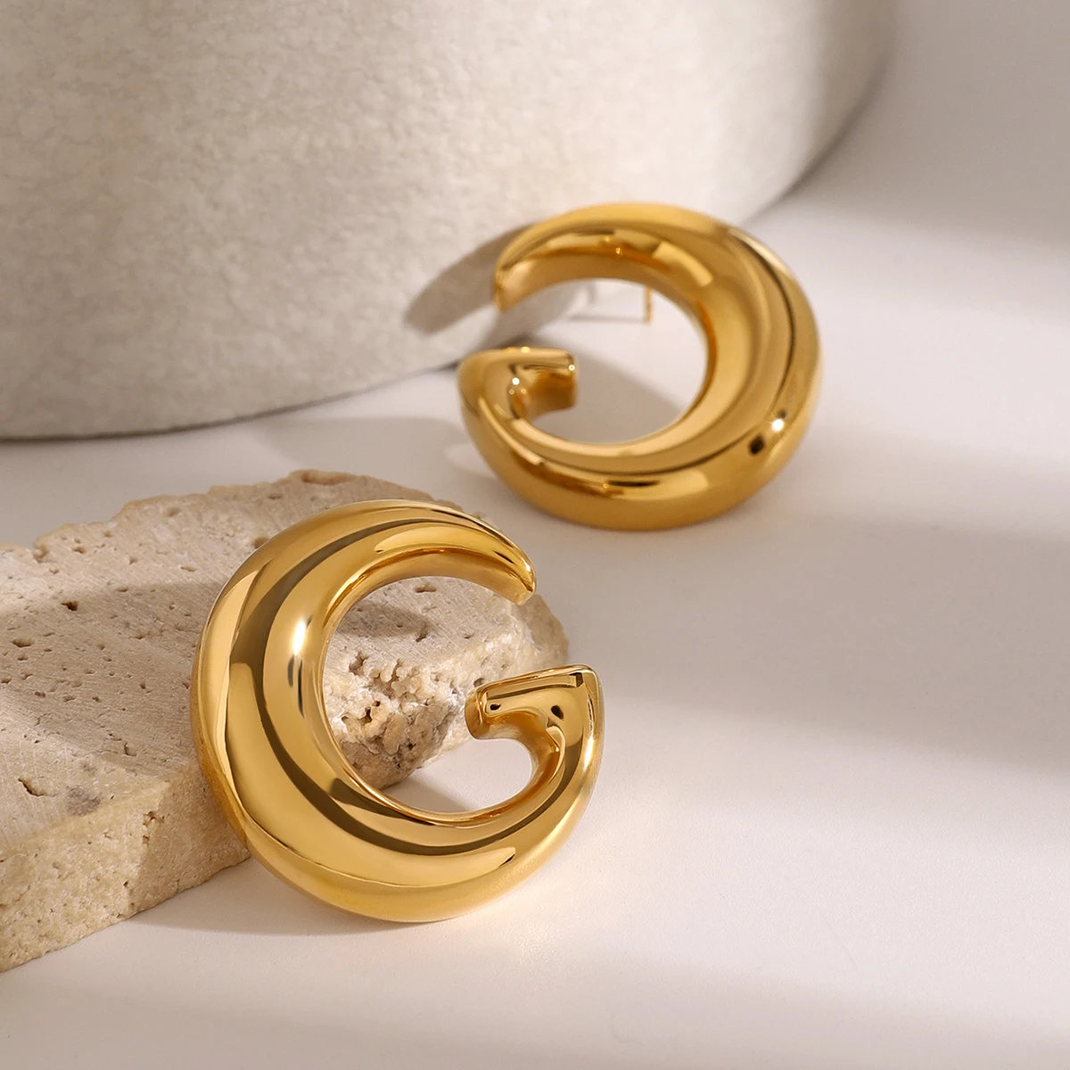 Большие глянцевые серьги Uworld из нержавеющей стали 18 карат с буквой G блестящие