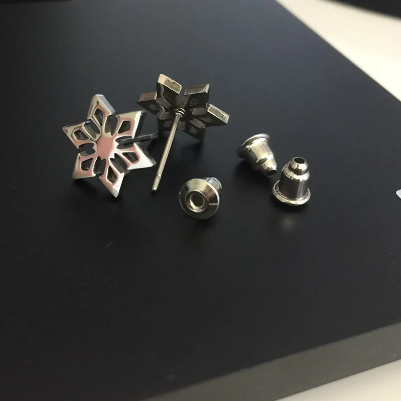 Серьги-гвоздики из нержавеющей стали серебристого цвета
