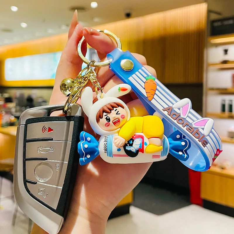 

Брелок для ключей с изображением белого кролика