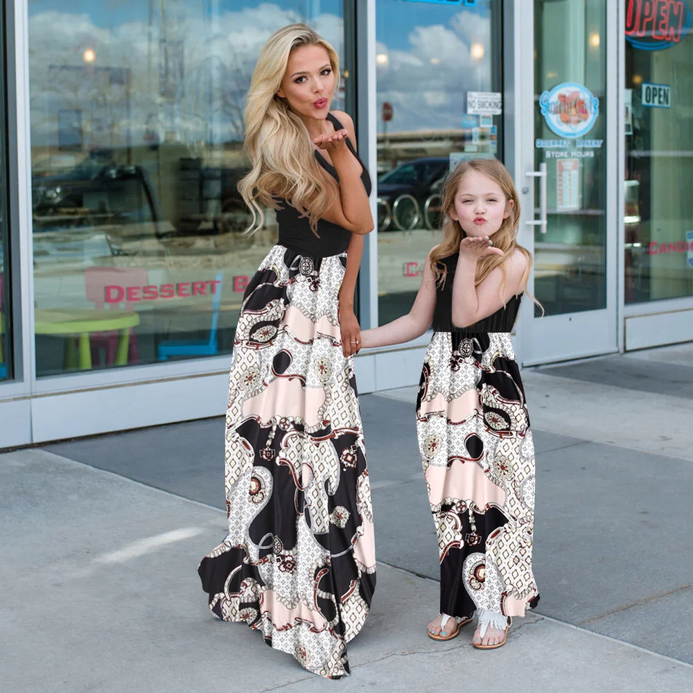 

2022 New Summer Family Matching Mom And Me Women Maxi Sexy Beach Dress Black Long Dresses Mother Daughter Girl Floral Big Sizes