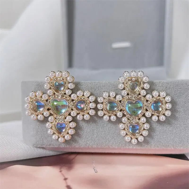 

Sweet Pearl Flower Stud Earrings Beautiful Heart Opal Micro-inlay Earring Fashion Women Jewelry for Party