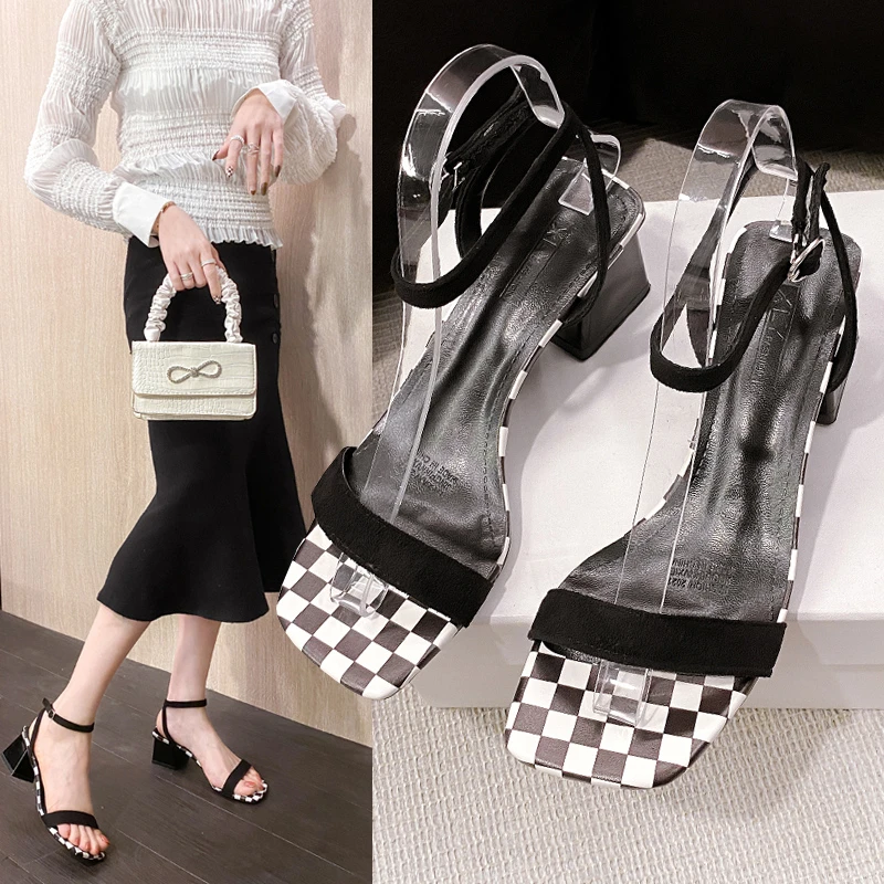 

2022 summer new round head open toe leather side air versatile women's shoes simple transparent PVC water drill back air Sandal