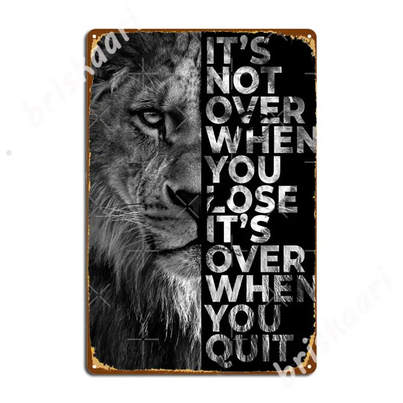 

Плакаты с надписью «Never Give Up»