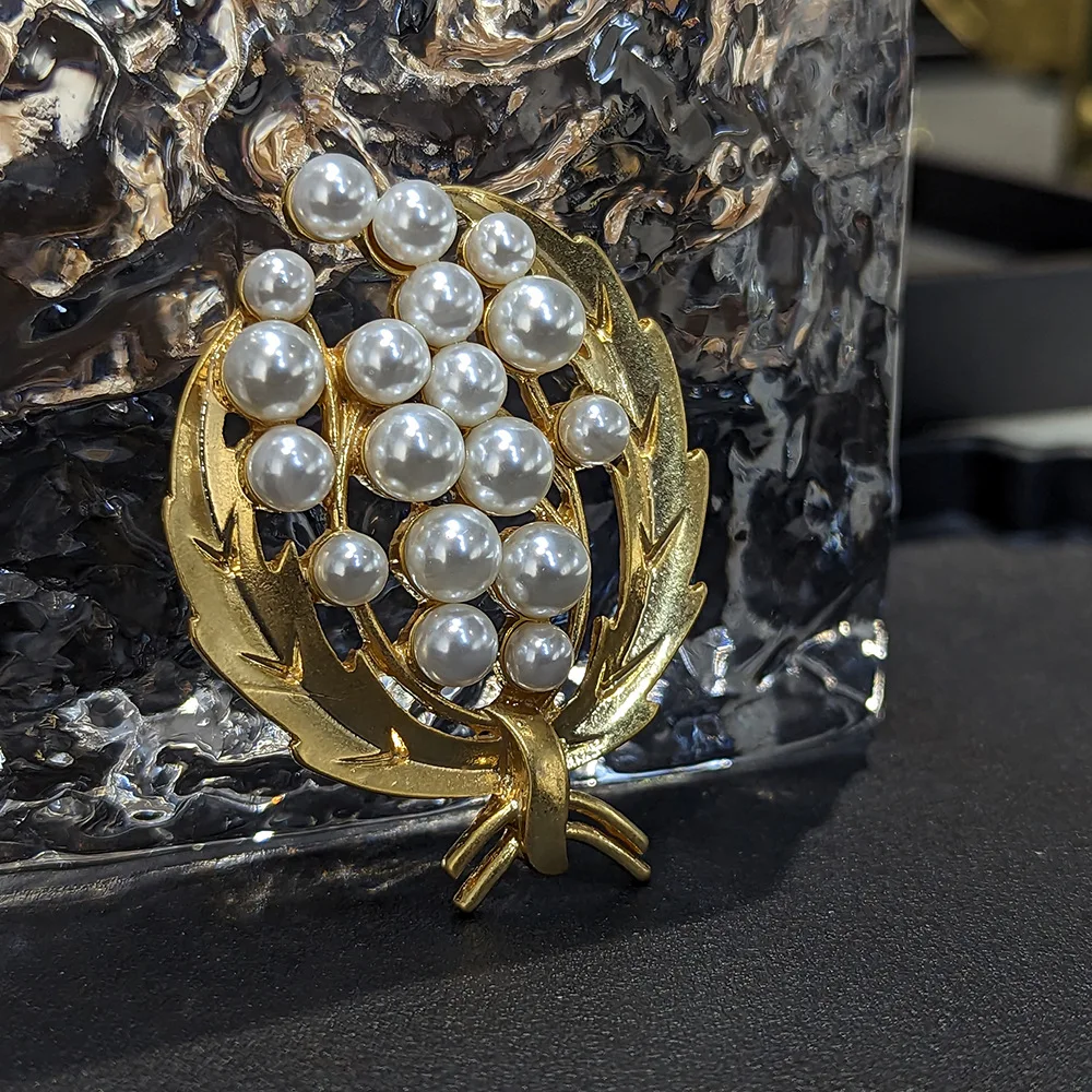 

European vintage pearl flower brooch brooch