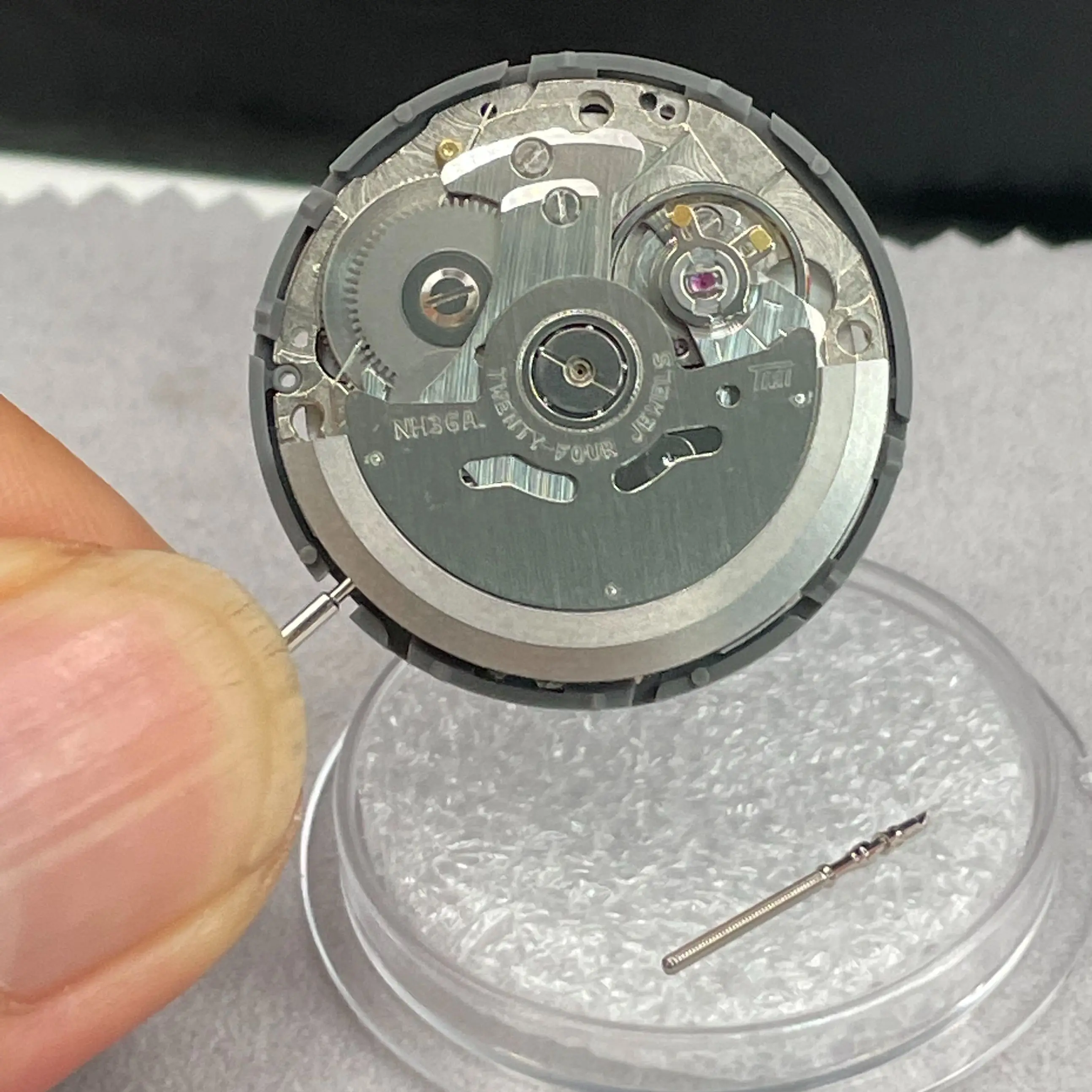 Japan 24 Jewels Black NH36A Automatic Mechanical Movement Crown at 3/3.8 Gold Text Mechanism for Watch