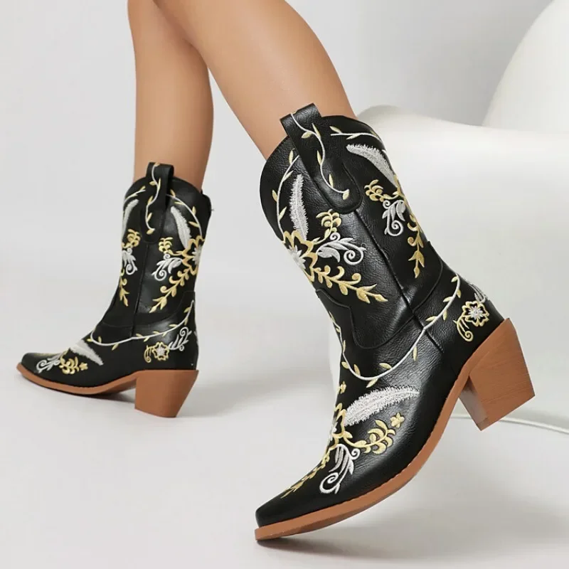 Зимние короткие сапоги с заклепками и принтом тотема ботинки челси на наклонном