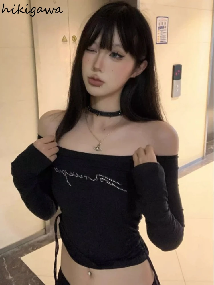 Женская футболка с вырезом лодочкой длинным рукавом и стразами