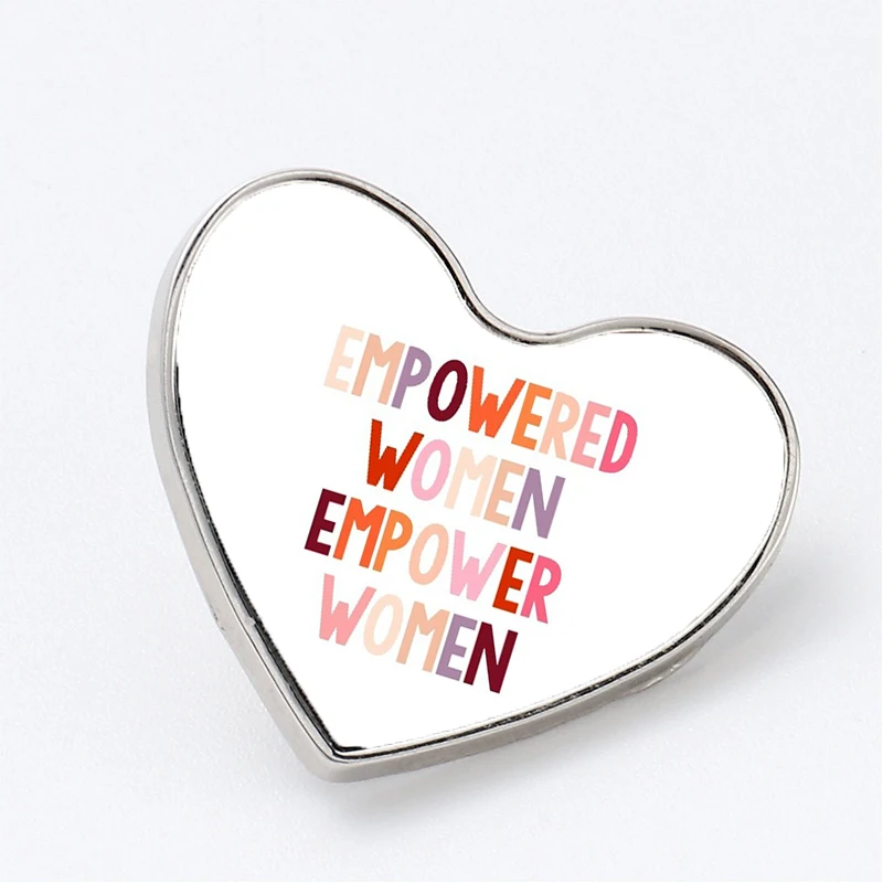 

Женская Брошь-значок с отворотами