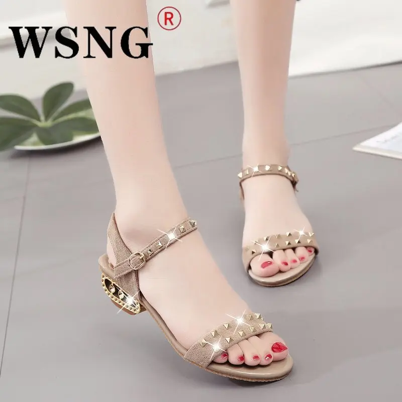 

Fashion Rivet Sandals Korean Version Square Heel Sandals 2022 Summer New Low-heeled All-match Fashion Sandals