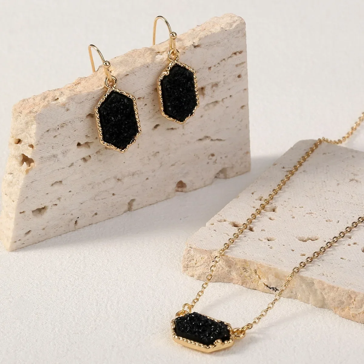 Цепочка с подвеской и серьги имитацией натурального камня