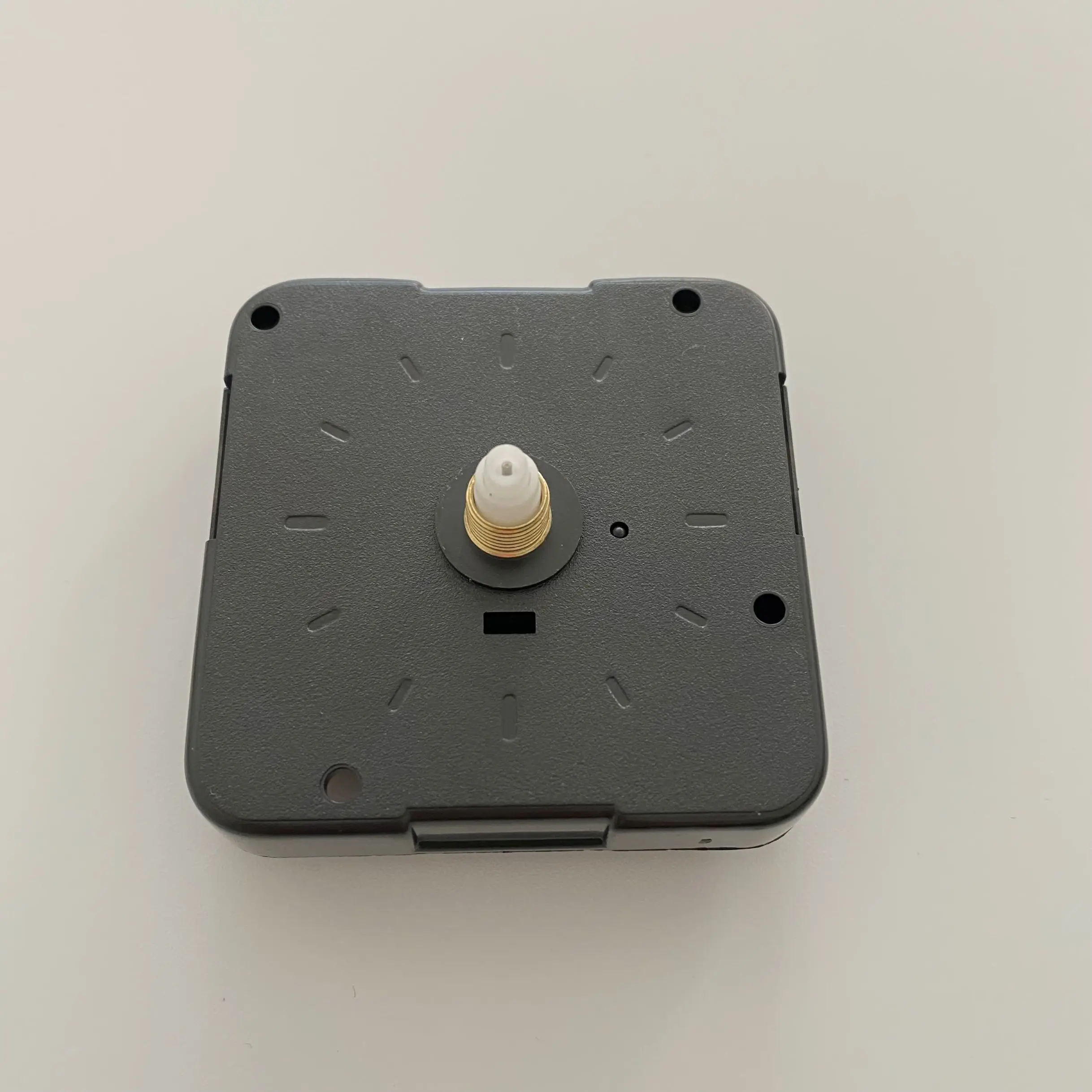 Часы с механизмом движения против часовой стрелки