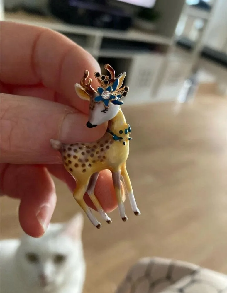 

Cute Enamel Drop Glaze Sika Deer Brooches for Women Cute Clothing Accessories Fashion Animal Pin