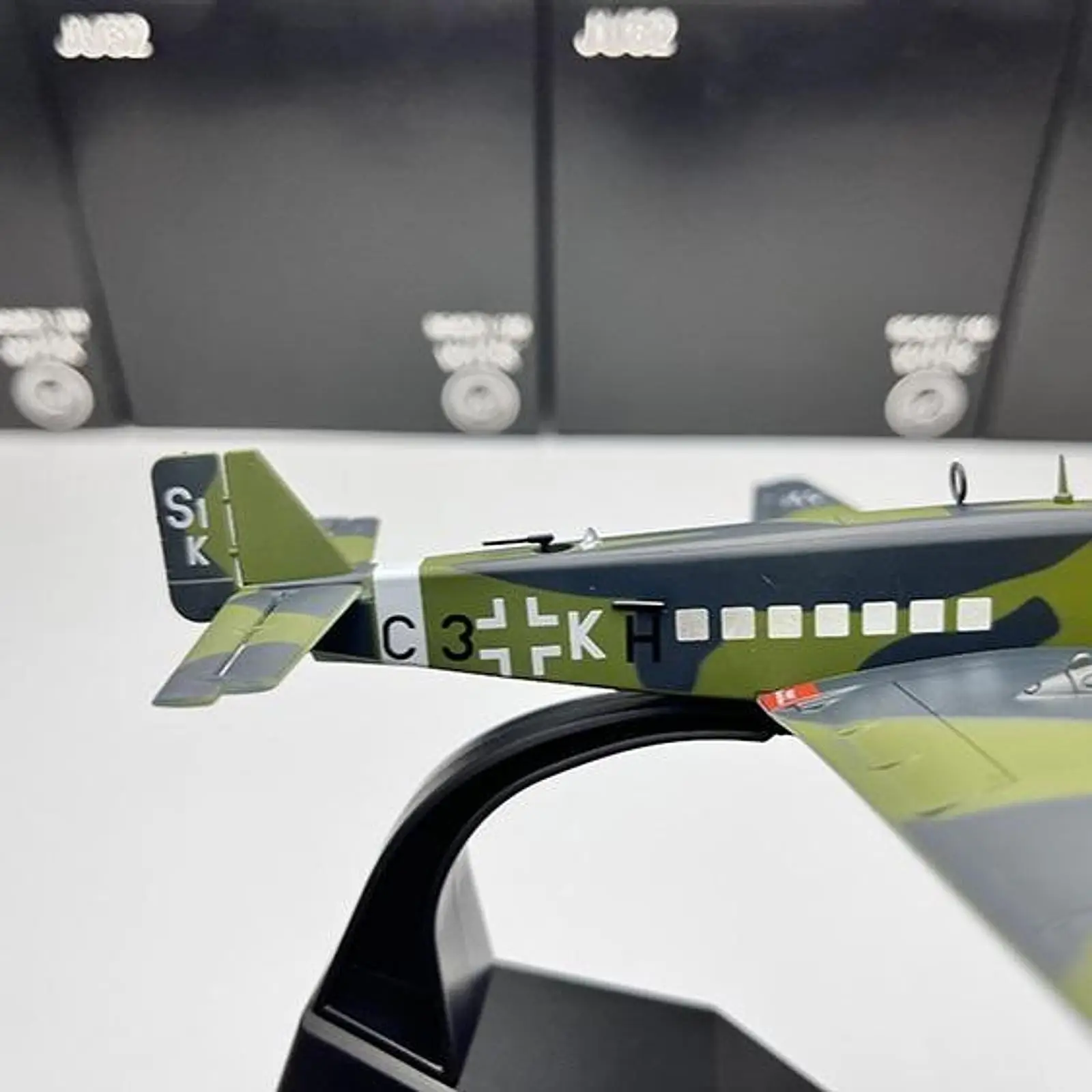 Фото Модель самолета JU-52 в масштабе 1:144, коллекционная, реалистичная, для демонстрации, настольное украшение для книжной полки №4