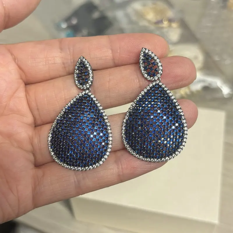 Женские серьги с овальным цирконием