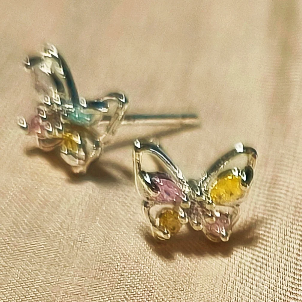 { } Супер как великолепные маленькие асимметричные серьги-гвоздики из серебра 925