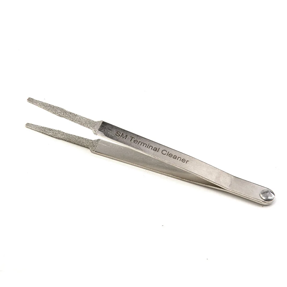 Набор для чистки электрических разъемов. из трех пинцетов плоских и лопаточных