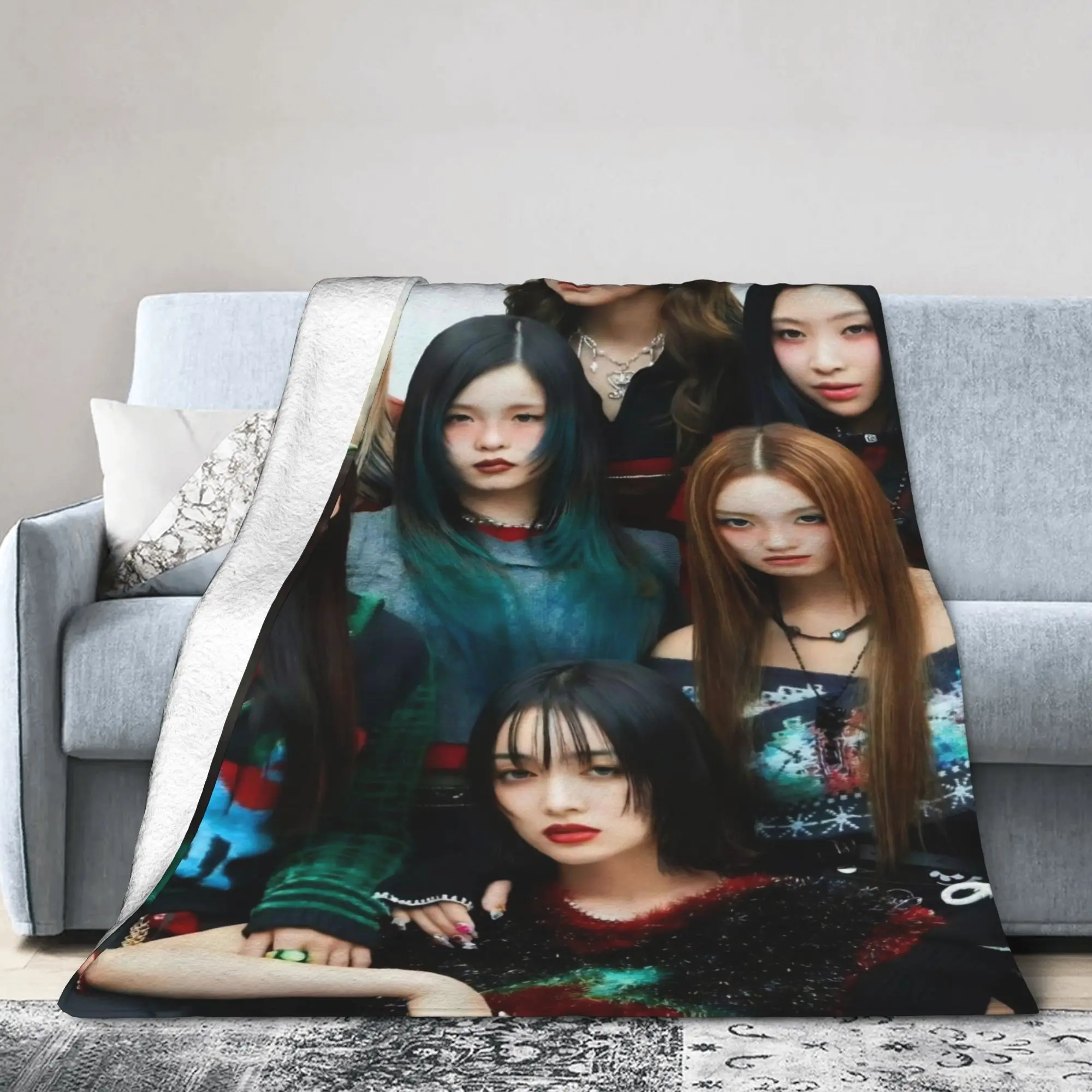 Фото Плед Xtraordinary Girls Merch из легкого тонкого велюра, уютное плюшевое тонкое одеяло. №1
