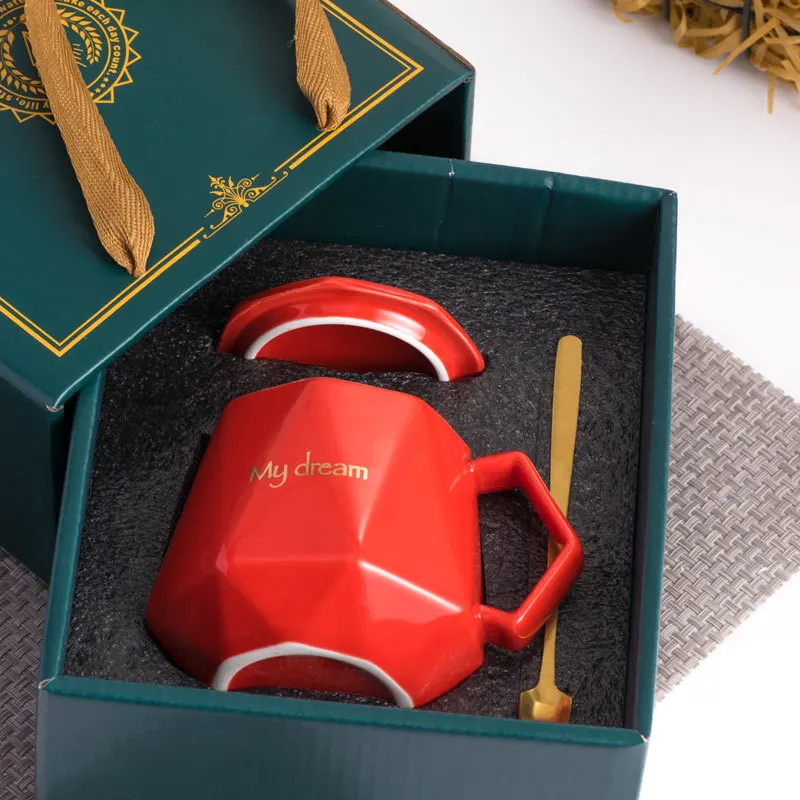 

New Fashionable Ceramic Coffee Mug with Spoon and Lid Creativity Simple Porcelain Milk Tea Cup with Gift Box 450ml TC180