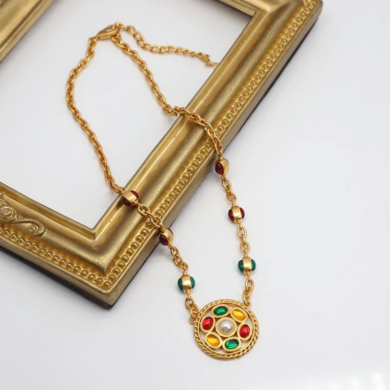 

Medieval Fashion Personality Medieval Colored Glass Pearl Vintage Necklace