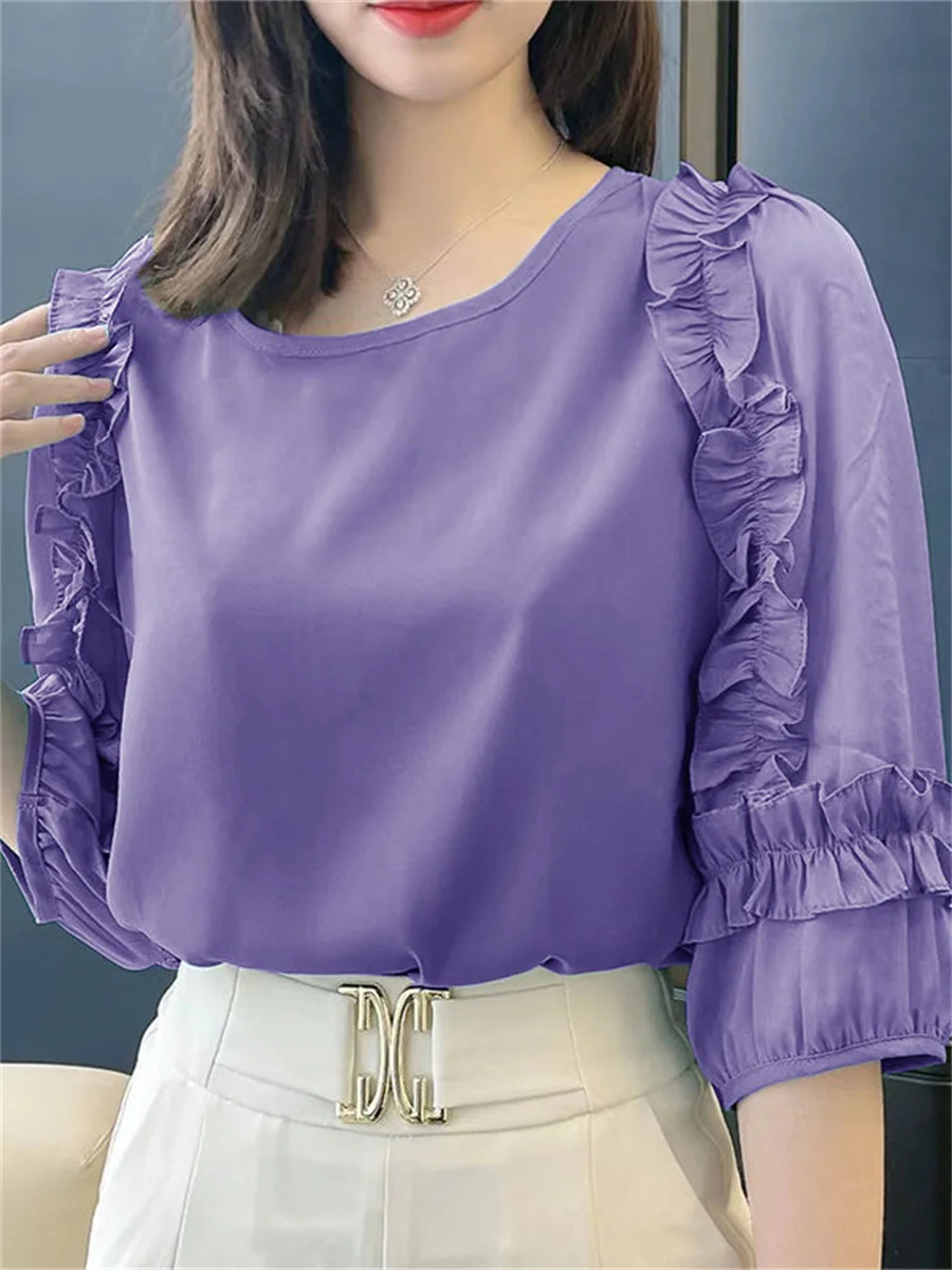 Блузка женская свободного покроя с рукавом до локтя круглым вырезом и оборками