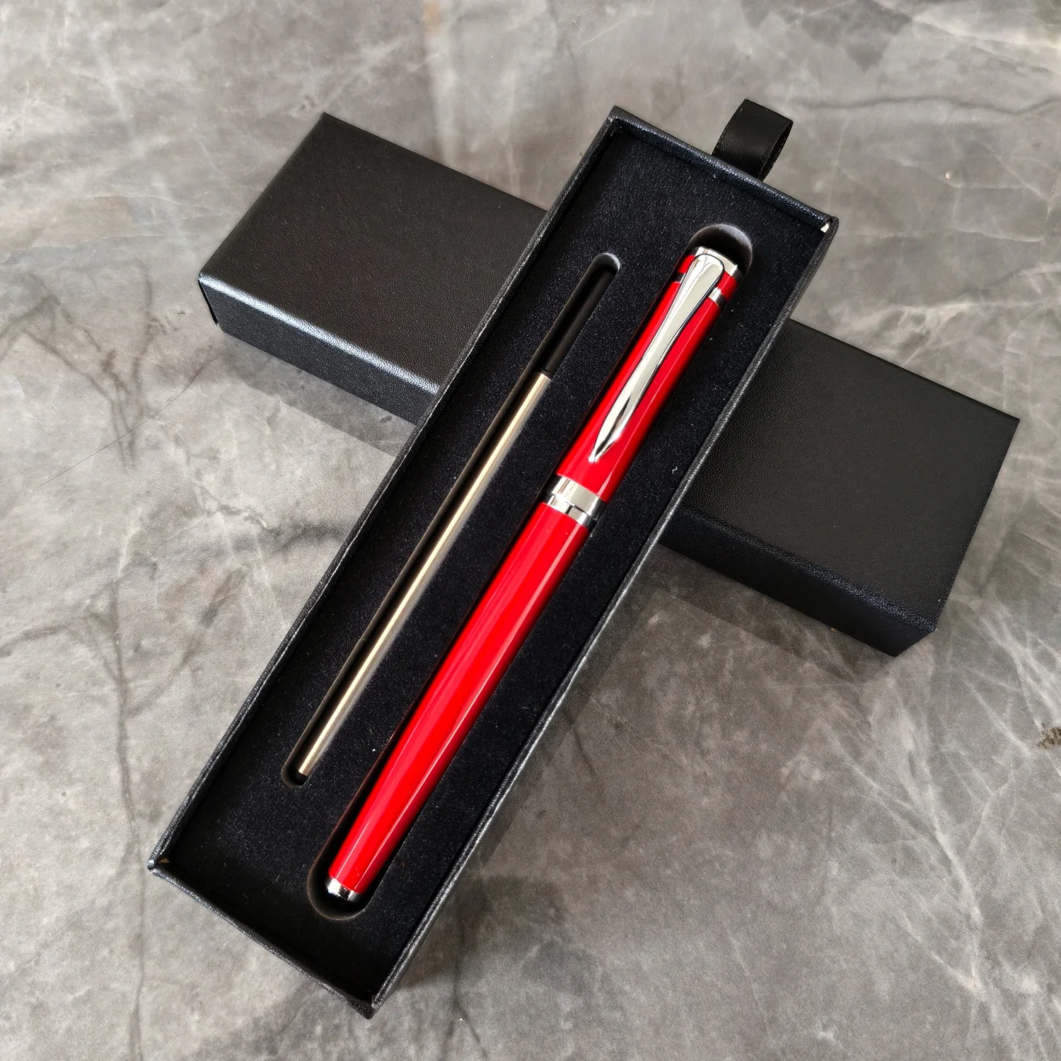 

Металлическая шариковая ручка с логотипом