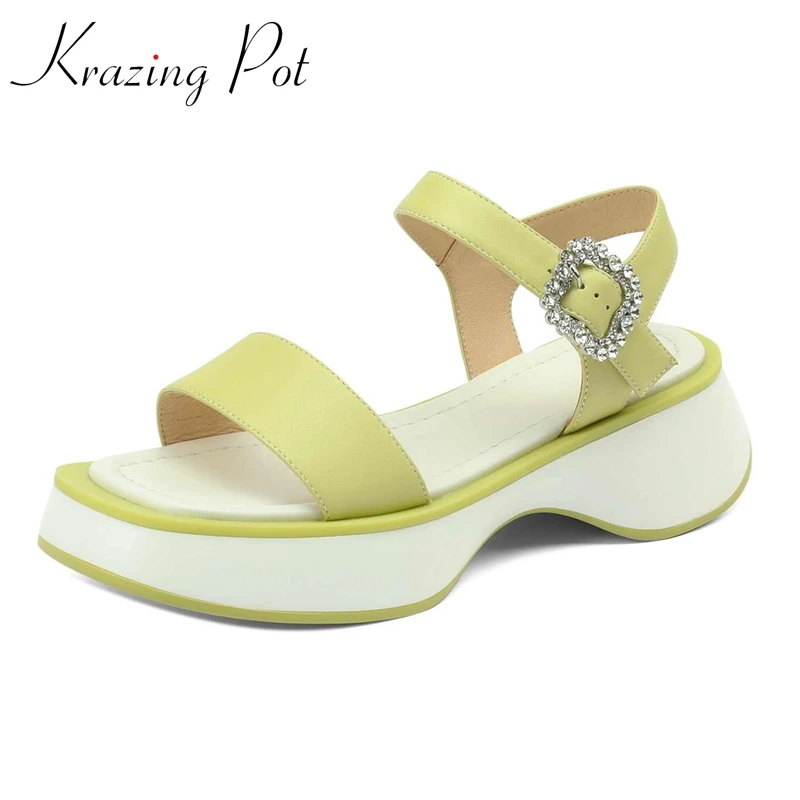 

Женские босоножки из микрофибры на платформе и высоком каблуке с открытым носком