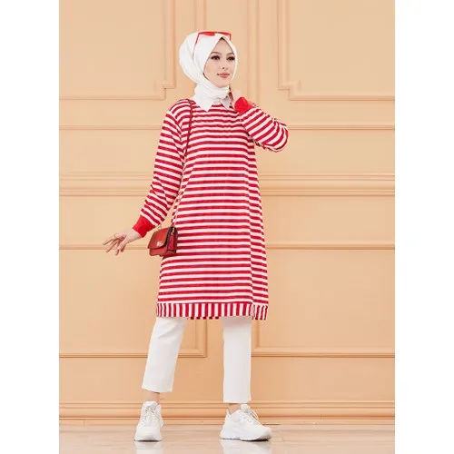 Красная туника в полоску