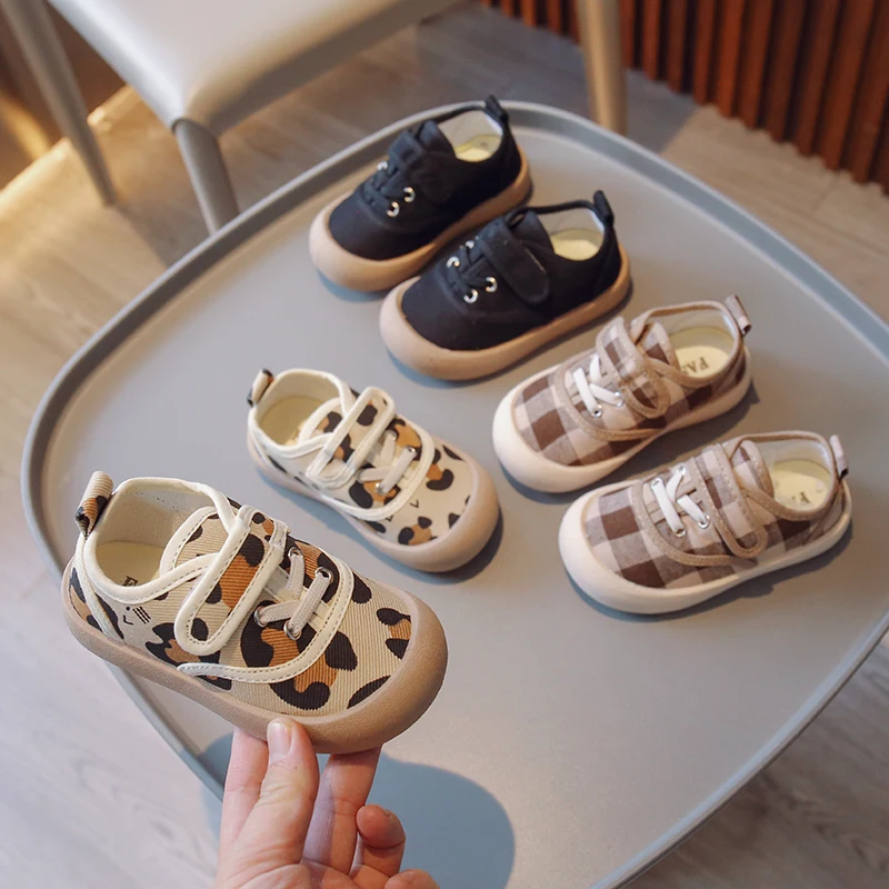 

2023 весенне-Осенняя детская повседневная обувь, детские холщовые туфли на мягкой подошве для мальчиков и девочек, мягкие леопардовые клетчатые туфли для детского сада
