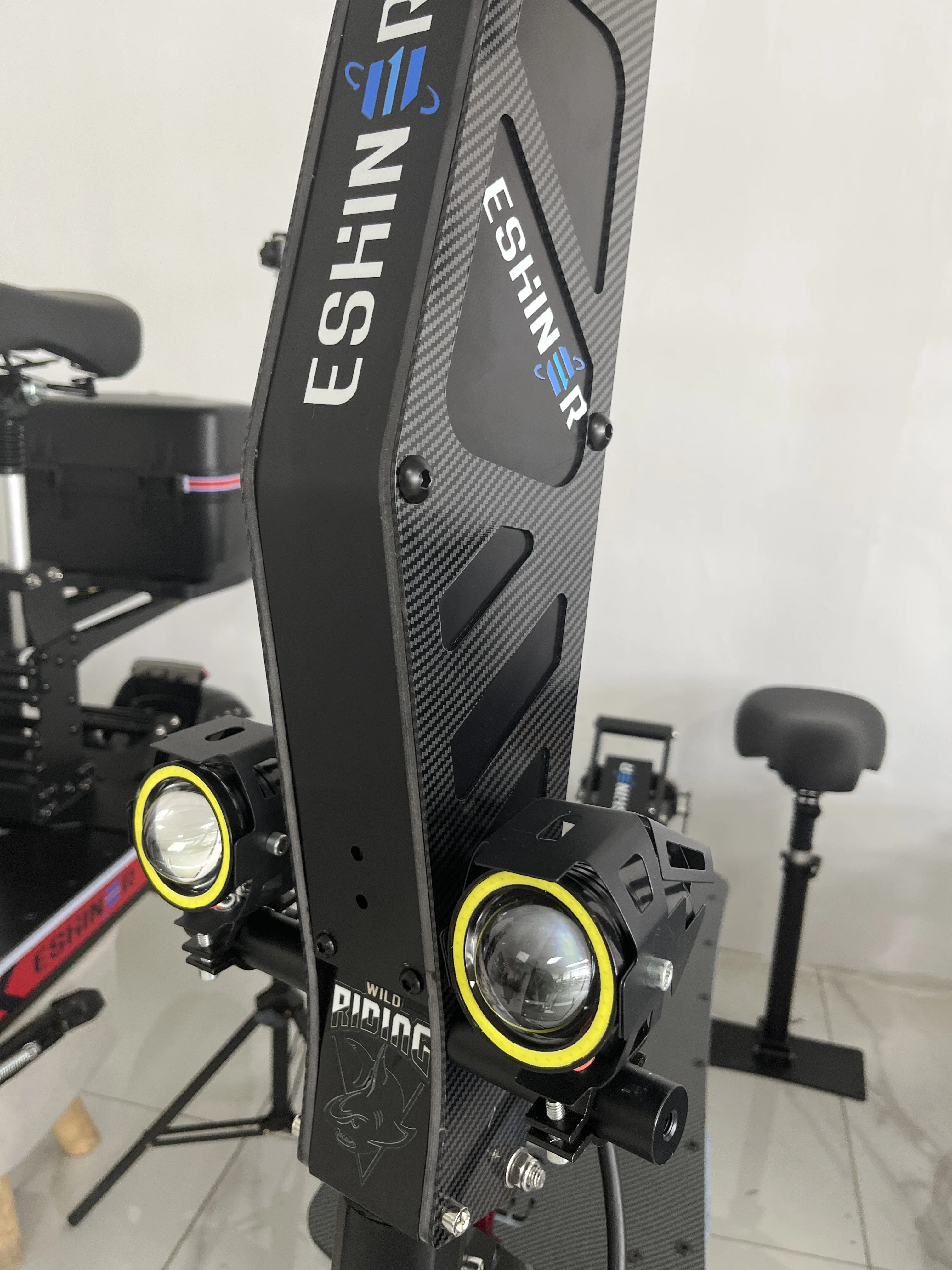 2024 управляемый приложением фотоэлектрический скутер для взрослых мощный 72 В 8000