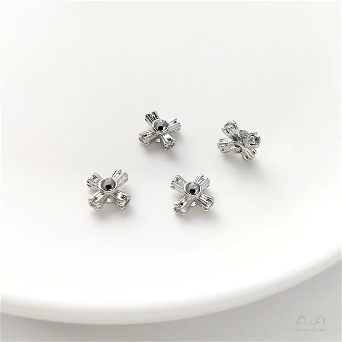 Бусины-хрестики из циркона с четырьмя угловыми прокладками жемчужный браслет