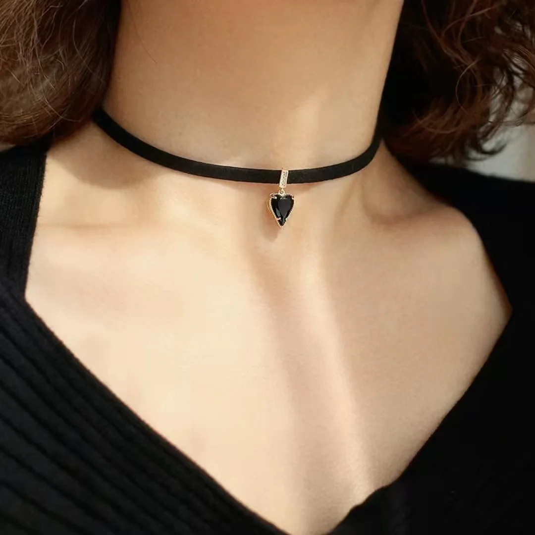 

Корейский модный кожаный чокер ожерелье для женщин винтажное черное циркониевое Сердце ожерелье серьги Готическая девушка ювелирные изде...