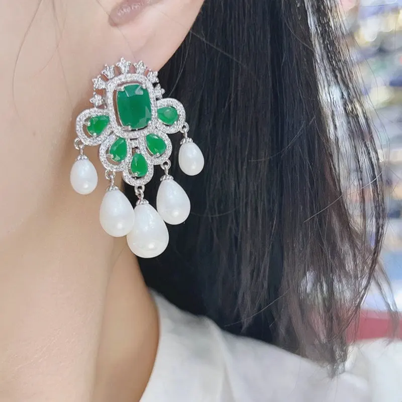 Билицветные модные серьги-кисточки с зеленым кубическим цирконием и белым